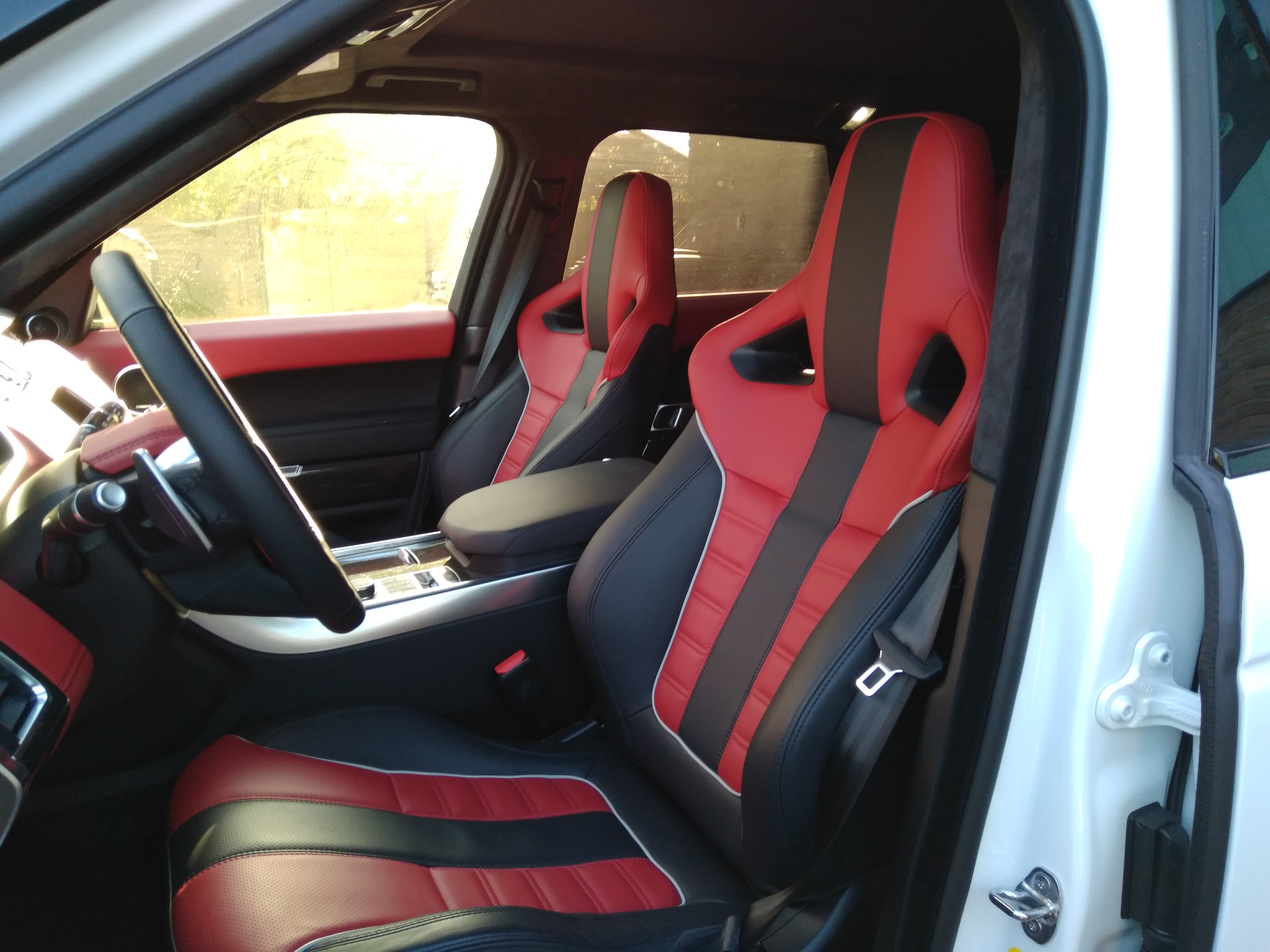 Land Rover Range Rover Sport SVR